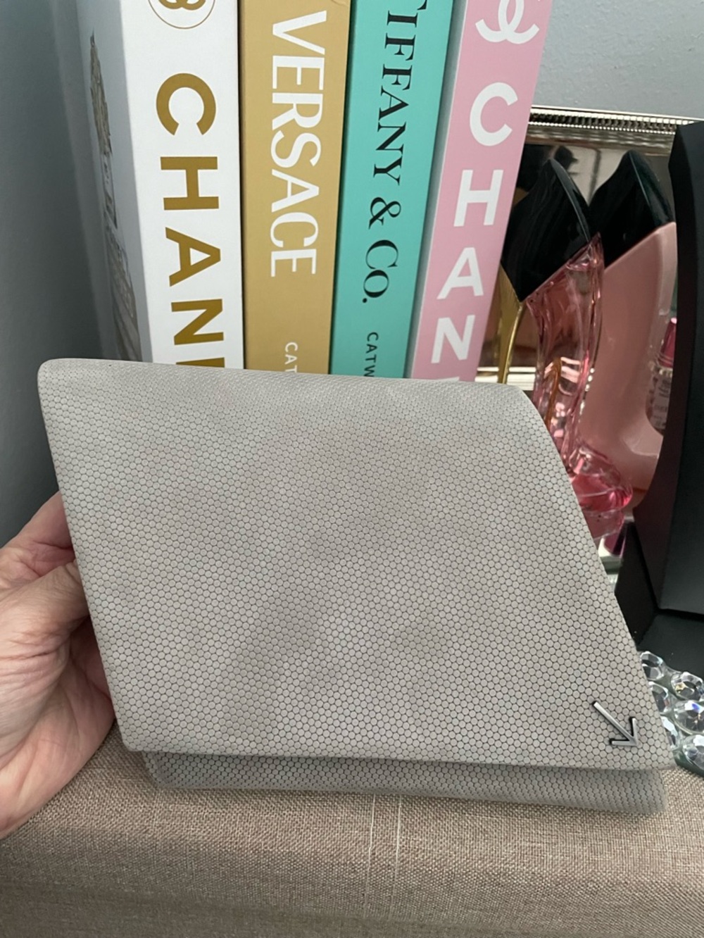 ✨Sang A Flash Parallelogram Mini Textured Gray Folded Clutch/Crossbody Bag✨NEW